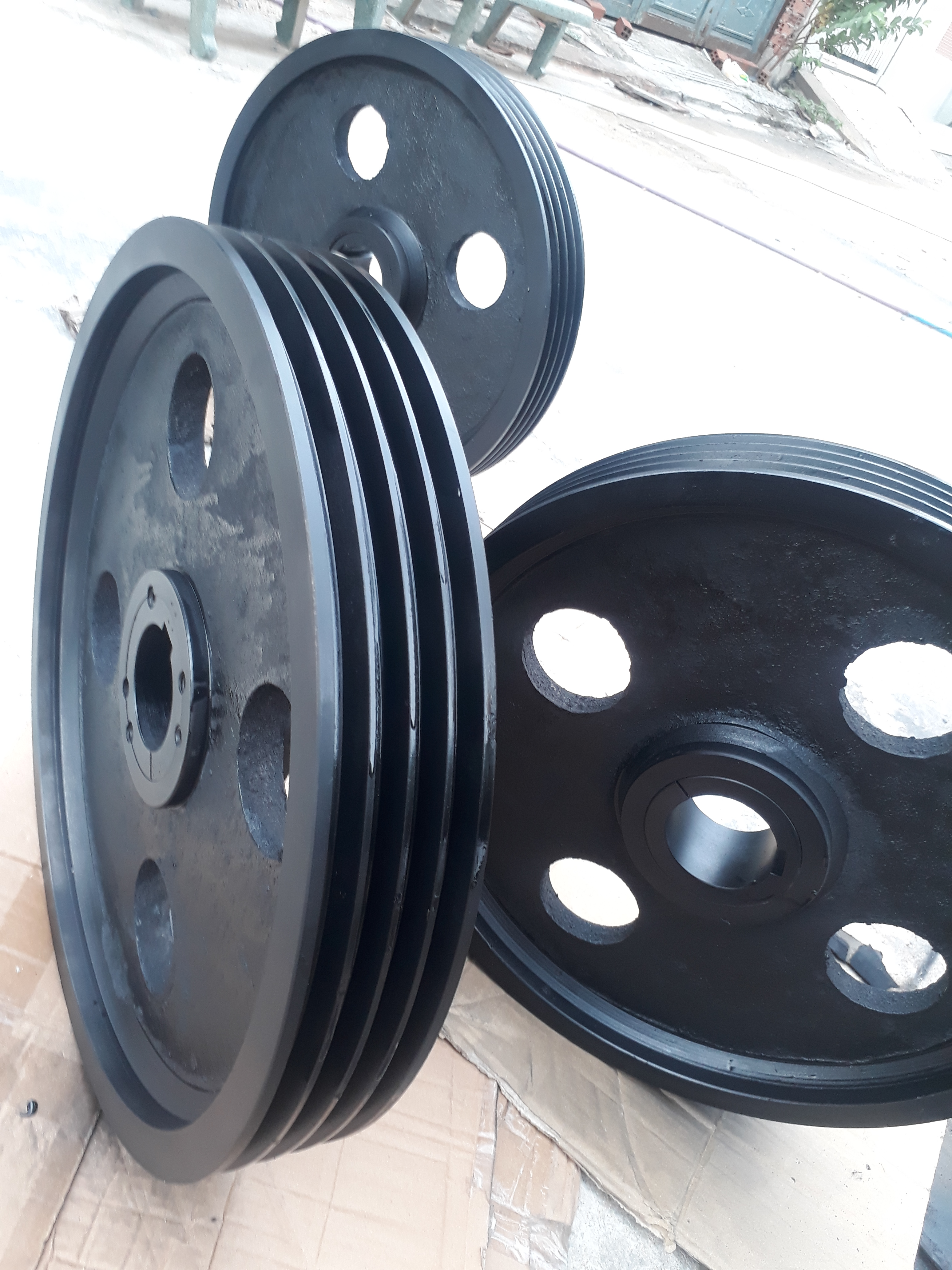 Puly gắn ống lót côn rút